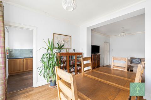 3 bedroom semi-detached house for sale, Linden Way, Southgate, London, N14