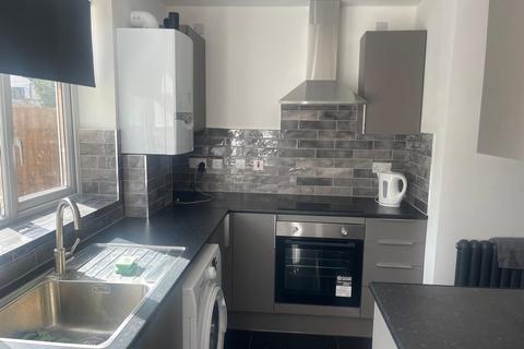 3 bedroom end of terrace house to rent, Kimberley Road, London, E17