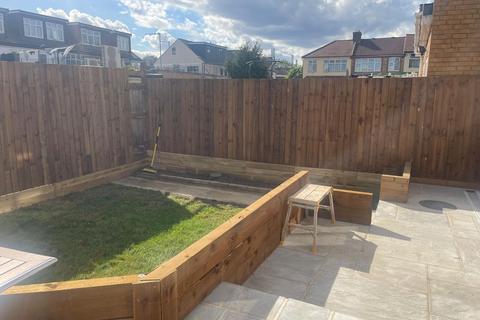 3 bedroom end of terrace house to rent, Kimberley Road, London, E17