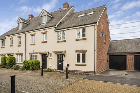 5 bedroom end of terrace house for sale