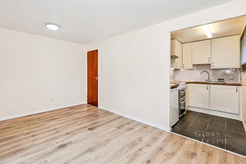 Studio to rent, Clarkes Drive, Uxbridge, UB8