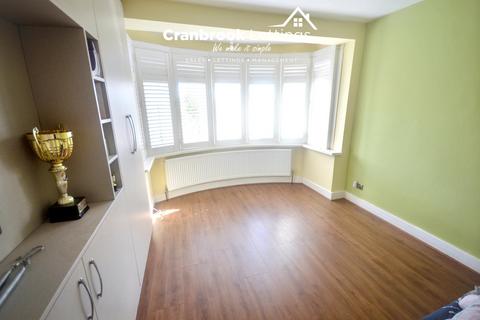 3 bedroom semi-detached house to rent, Fairlop Road, Ilford, IG6 2EN