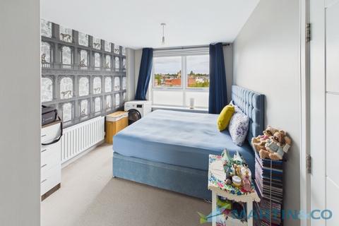 2 bedroom apartment for sale, Azure Court, Tonbridge TN9