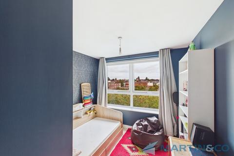 2 bedroom apartment for sale, Azure Court, Tonbridge TN9