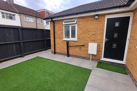 1 bedroom semi-detached house to rent, Ashurst Drive, Ilford, IG2