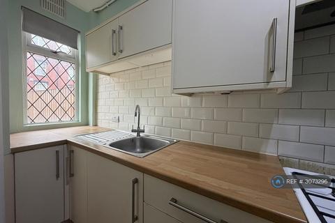 2 bedroom terraced house to rent, Nancroft Crescent, Leeds, LS12