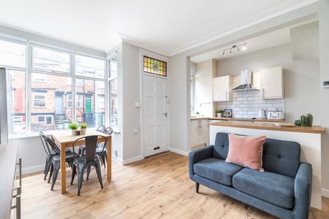5 bedroom house to rent, Village Terrace, Leeds LS4