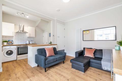 5 bedroom house to rent, Village Terrace, Leeds LS4