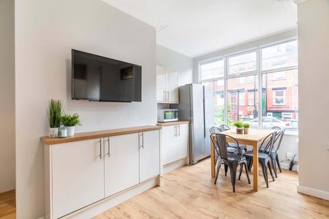 5 bedroom house to rent, Village Terrace, Leeds LS4