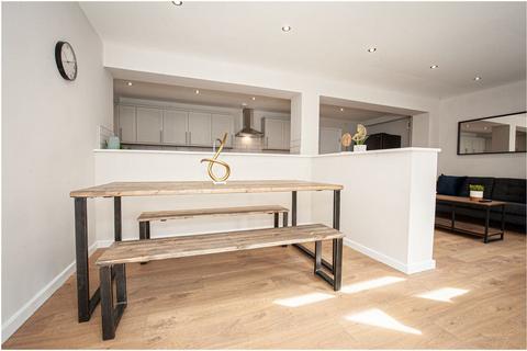 6 bedroom house to rent, Eltham Gardens, Leeds LS6
