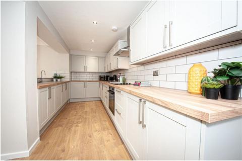 6 bedroom house to rent, Eltham Gardens, Leeds LS6