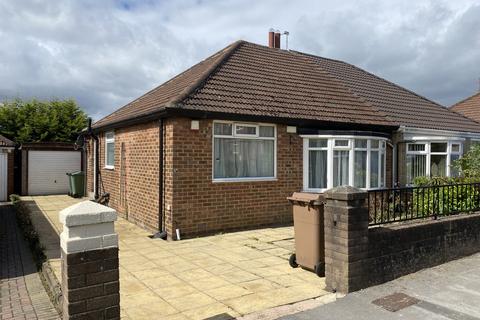 2 bedroom bungalow to rent, High Moor Crescent, Leeds, LS17