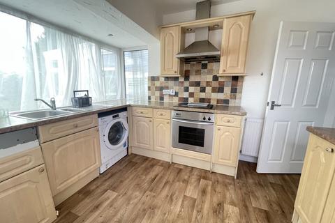 2 bedroom bungalow to rent, High Moor Crescent, Leeds, LS17
