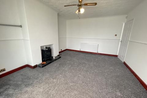 2 bedroom bungalow to rent, High Moor Crescent, Leeds, LS17