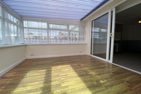 2 bedroom bungalow to rent, High Moor Crescent, Leeds, LS17