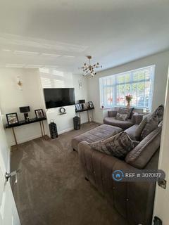 3 bedroom semi-detached house to rent, Rosedale Road, Romford, RM1