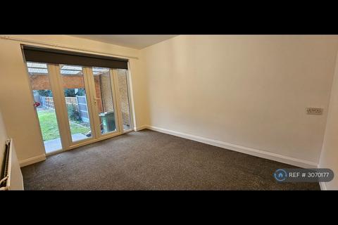 3 bedroom semi-detached house to rent, Rosedale Road, Romford, RM1