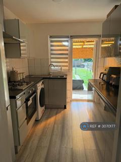 3 bedroom semi-detached house to rent, Rosedale Road, Romford, RM1