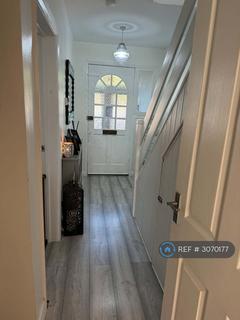 3 bedroom semi-detached house to rent, Rosedale Road, Romford, RM1