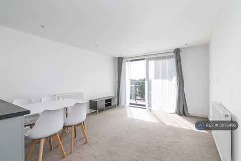 2 bedroom flat to rent, Gabrielle House, Ilford, IG2