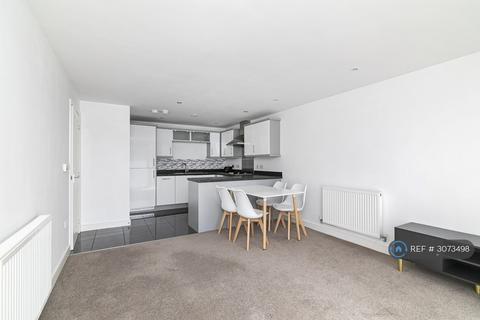 2 bedroom flat to rent, Gabrielle House, Ilford, IG2