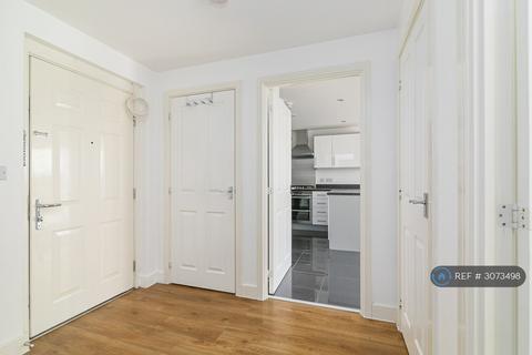 2 bedroom flat to rent, Gabrielle House, Ilford, IG2