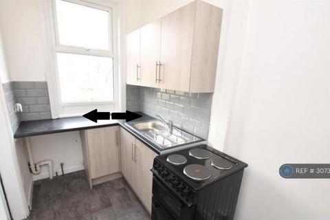 2 bedroom terraced house to rent, Barton Place, Leeds, LS11