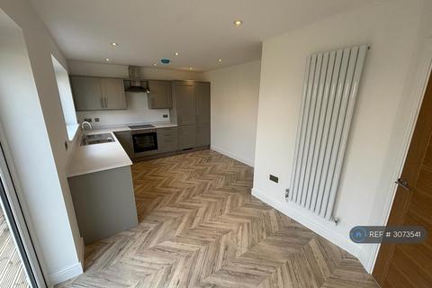 3 bedroom semi-detached house to rent, West Drive, Cleadon, SR6