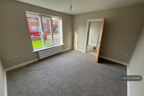 3 bedroom semi-detached house to rent, West Drive, Cleadon, SR6