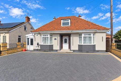3 bedroom bungalow for sale, Limbury Road, Luton, LU3 2PJ
