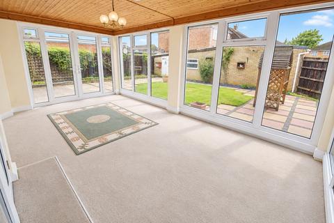 3 bedroom bungalow for sale, Limbury Road, Luton, LU3 2PJ