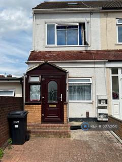 2 bedroom detached house to rent, Abbey Road, Ilford, IG2