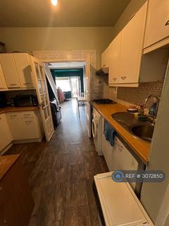 2 bedroom detached house to rent, Abbey Road, Ilford, IG2