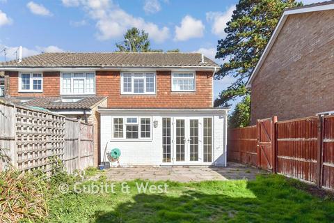 3 bedroom end of terrace house for sale, Strathmore Road, Crawley RH11