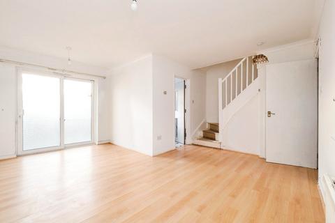 2 bedroom end of terrace house for sale, St. Michaels Close, London, E16