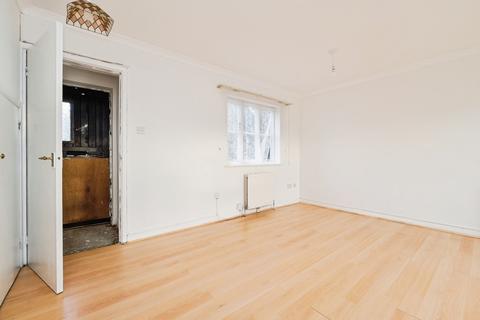 2 bedroom end of terrace house for sale, St. Michaels Close, London, E16