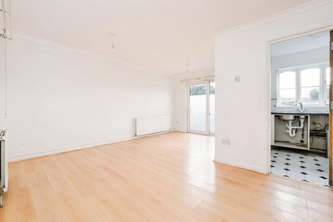 2 bedroom end of terrace house for sale, St. Michaels Close, London, E16