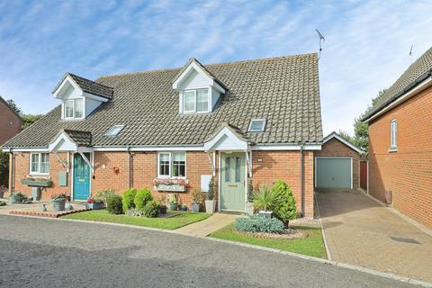 2 bedroom semi-detached house for sale, Oakleigh Drive, Swaffham