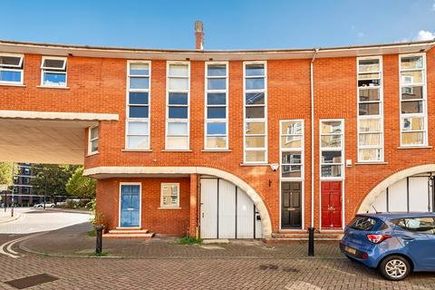 4 bedroom terraced house for sale, Wolfe Crescent, London, SE16