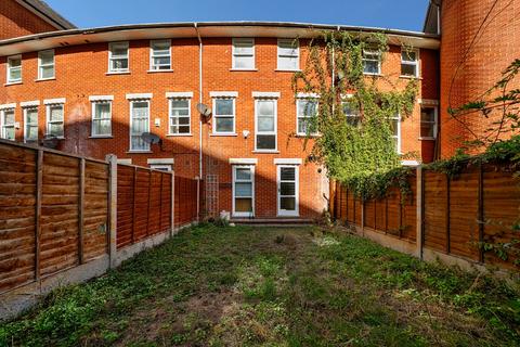 4 bedroom terraced house for sale, Wolfe Crescent, London, SE16