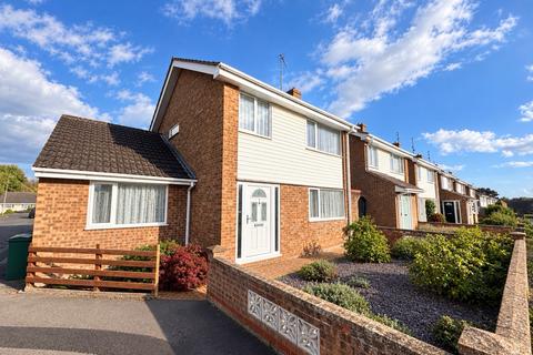 4 bed detached house for rent in Thor Walk, Corby