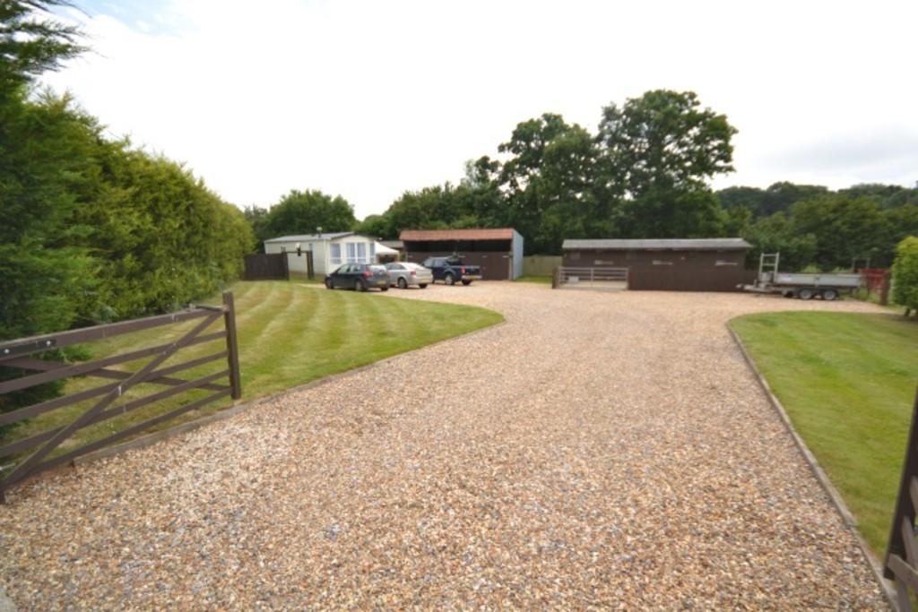 Pickhurst Lane, Pulborough 2 bed equestrian property £345,000