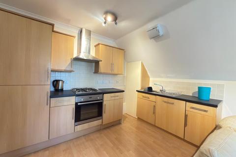 2 bedroom flat to rent, Winton Court, Winchester Road, Southampton, SO16