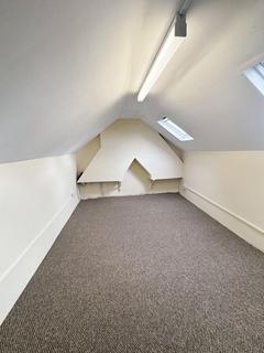 3 bedroom flat to rent, Burlington Road, New Malden