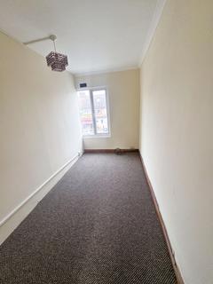 3 bedroom flat to rent, Burlington Road, New Malden