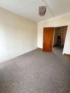 3 bedroom flat to rent, Burlington Road, New Malden