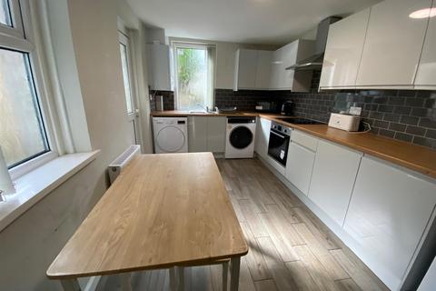 4 bed property for rent in Balmoral Road, Lancaster LA1