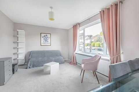1 bedroom flat to rent, Russell Road, Buckhurst Hill