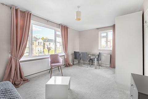 1 bedroom flat to rent, Russell Road, Buckhurst Hill