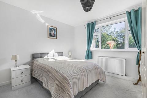 1 bedroom flat to rent, Russell Road, Buckhurst Hill